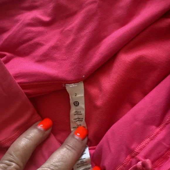 Lululemon shorts with built in lining & zipper back pocket - Picture 4 of 4